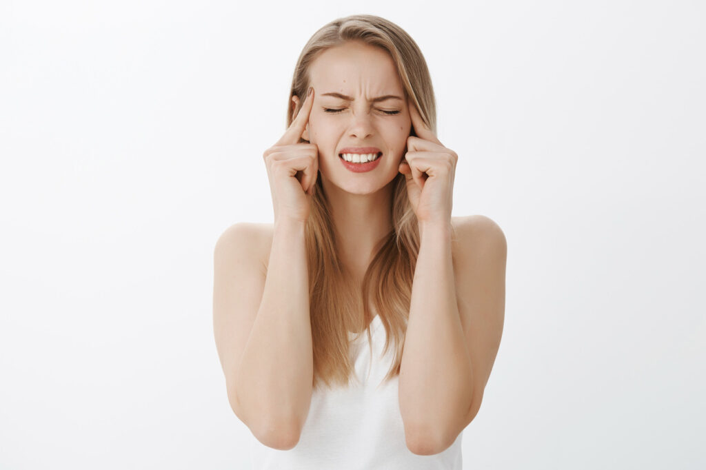 Szumy uszne i czy każdy człowiek ich doświadcza? Poznaj odpowiedź.