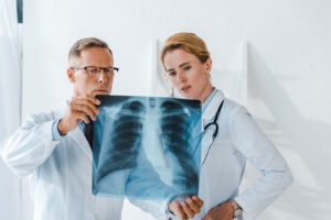 Rak Płuc: Przyczyny, Objawy, Diagnoza i Sposoby Leczenia