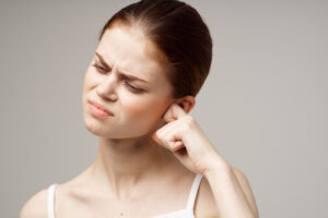 Zapalenie Ucha Środkowego: Przyczyny, Objawy, Leczenie i Prewencja