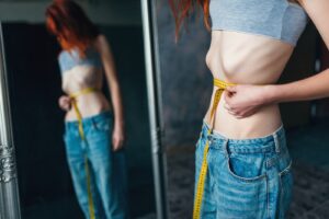 Anoreksja: Objawy, Przyczyny, Leczenie i Wsparcie
