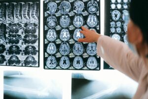 Rezonans magnetyczny czy tomografia komputerowa – jakie są różnice w tych badaniach?