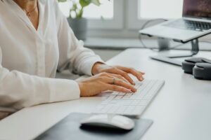 Konsultacja online – jak się do niej przygotować i na co zwracać uwagę?