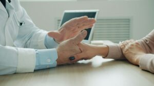 Dlaczego pacjenci odkładają wizytę u lekarza? Najczęstsze powody
