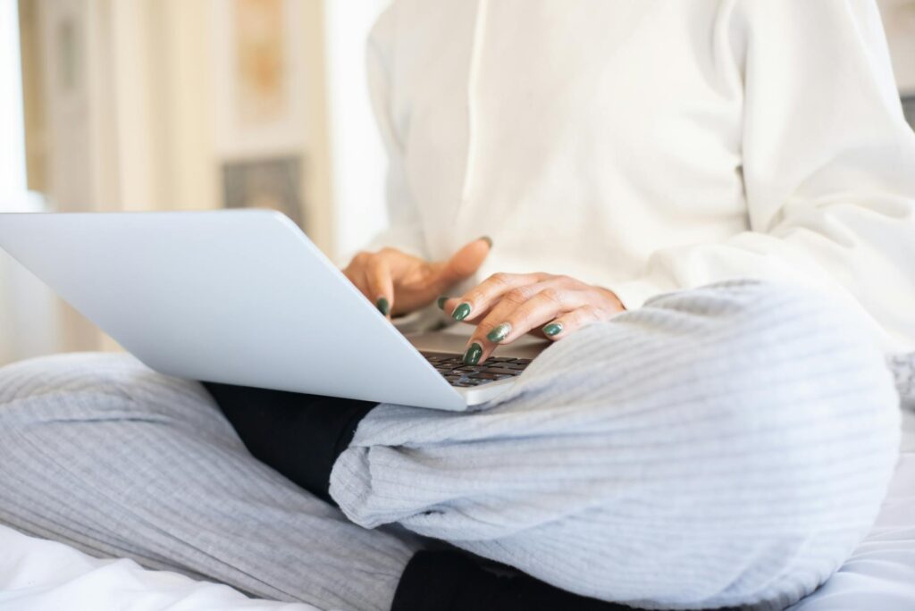 Jak działa dokumentacja medyczna online i kto ma do niej dostęp info
