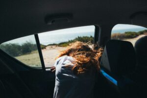 Choroba lokomocyjna – skuteczne sposoby radzenia sobie z objawami podczas podróży