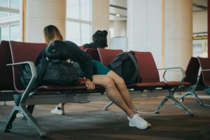 Jet lag objawy – jak szybciej przystosować organizm do zmiany strefy czasowej