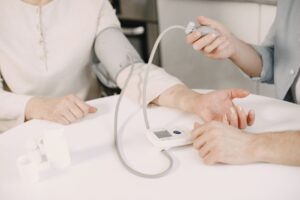 Ciśnienie po upałach – jak organizm adaptuje się do zmiany temperatur