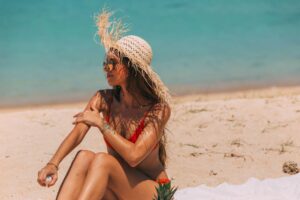 Przebarwienia po opalaniu – kiedy zmiany skórne wymagają konsultacji dermatologicznej
